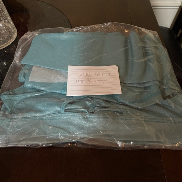 Kimberly C Workout Set Size: Large - Picture 4 of 7